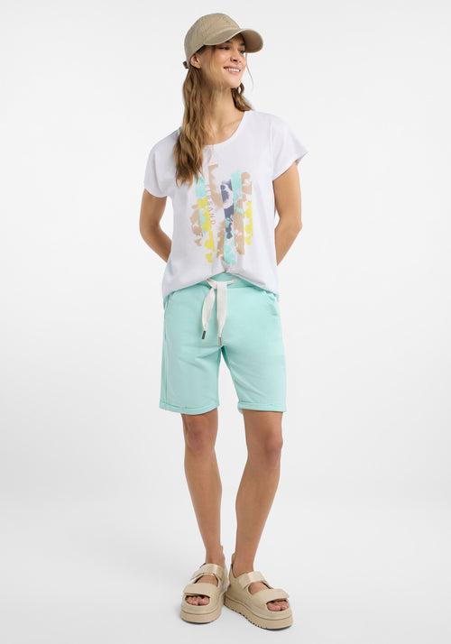color:aqua