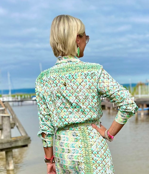 Seidenbluse "Kamuru" green Patch