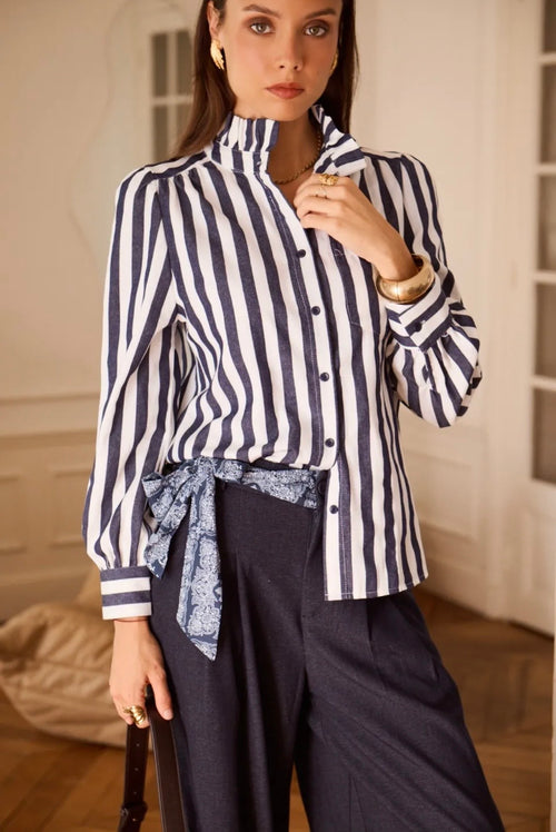 color:navy