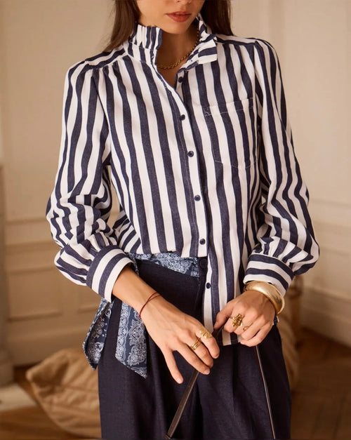 color:navy