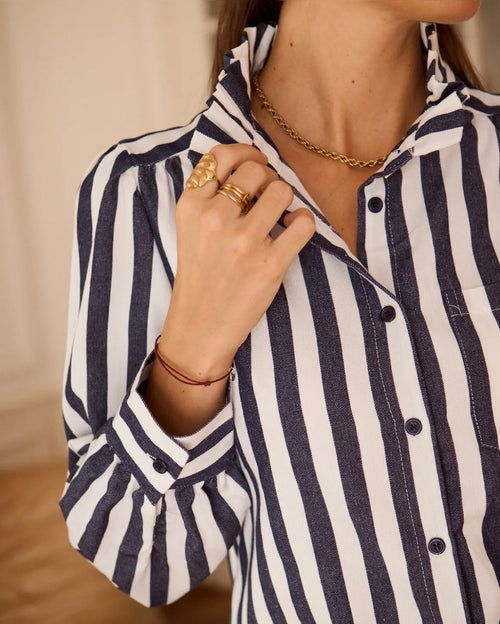 color:navy