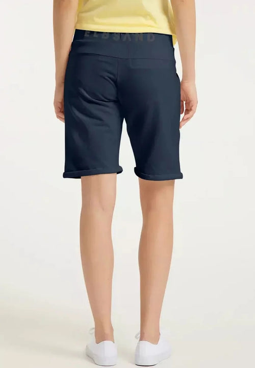 color:navy