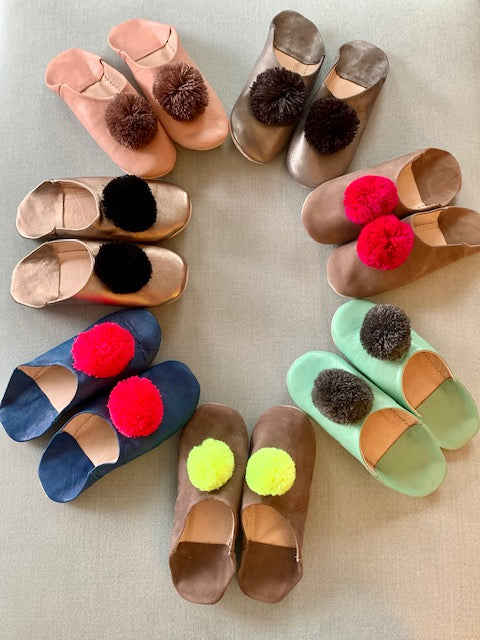 Leder Slipper Babouche Pom Pom Nubukleder