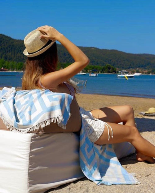 Beachtowel Benitses hellblau/weiß