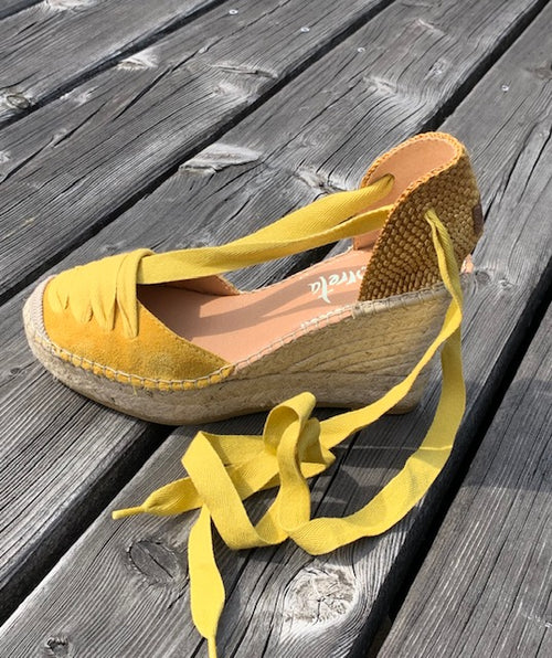 Wedges Leder maisgelb