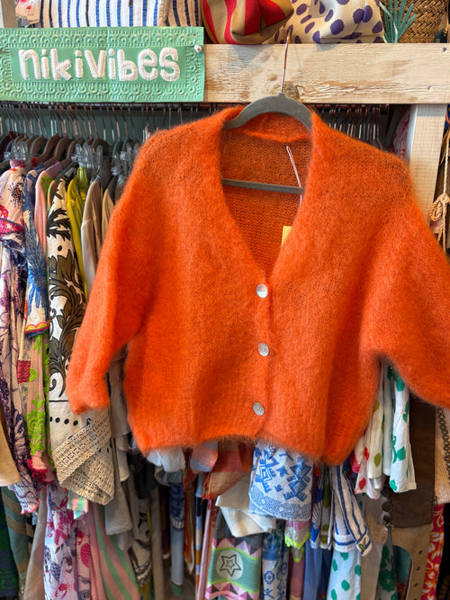 color:orange