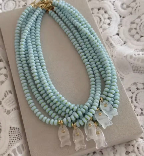 color:aqua