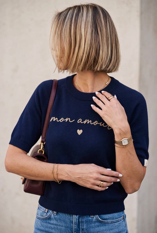 color:navy