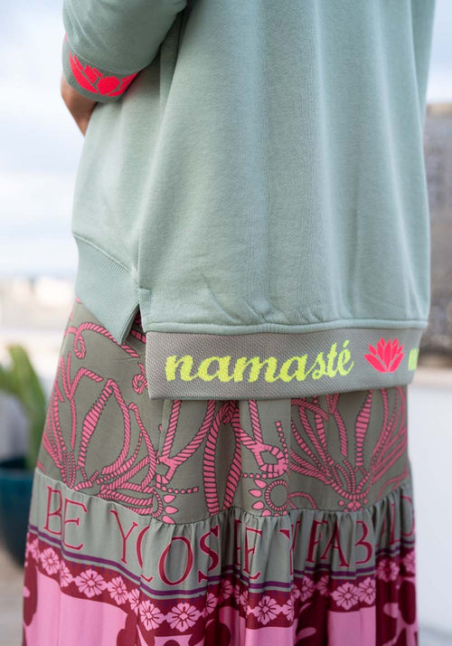 Miss Goodlife Sweater V-Neck Namaste almond pink