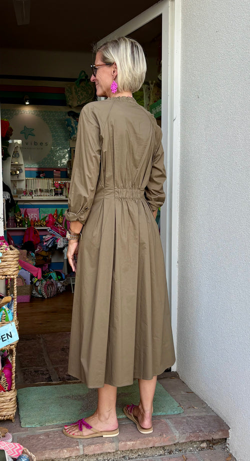 color:khaki