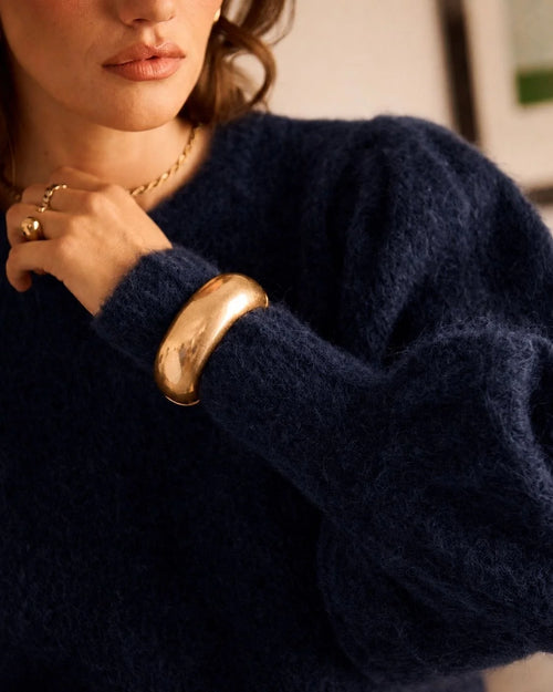 color:navy