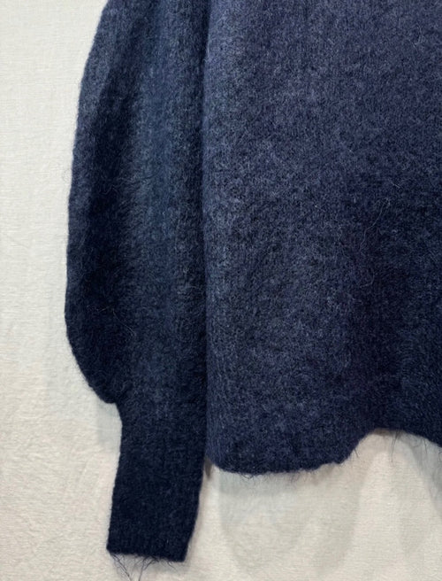 color:navy