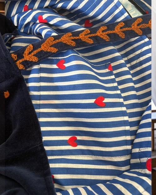 color:navy