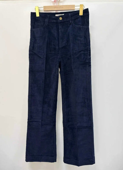 color:navy