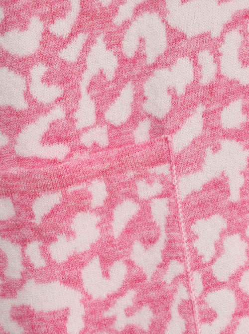 color:pink