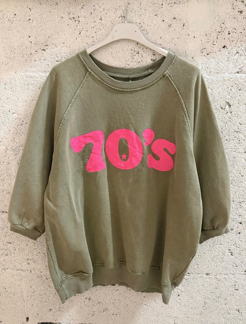 color:khaki