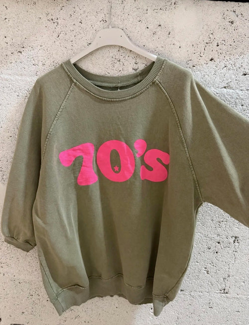 color:khaki