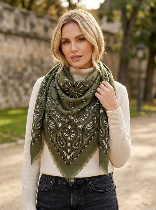 color:khaki