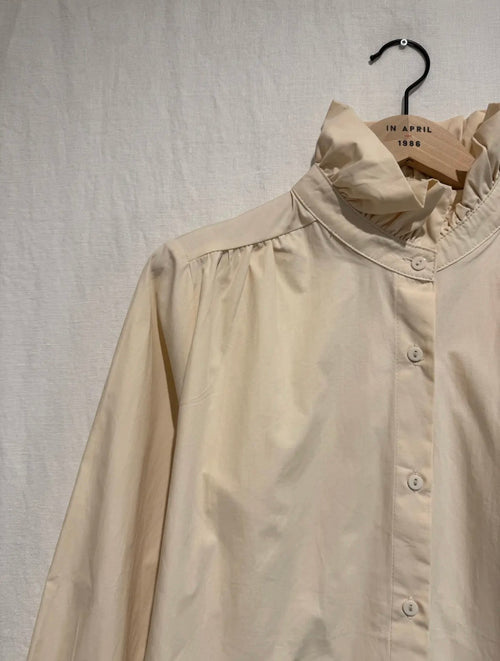 color:beige