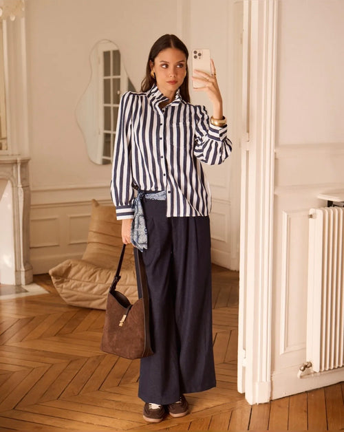color:navy