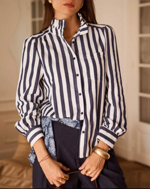 color:navy