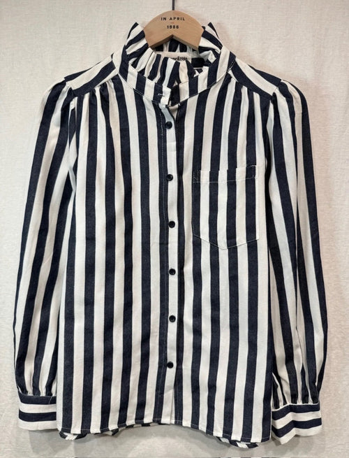color:navy