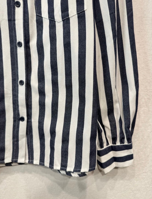 color:navy