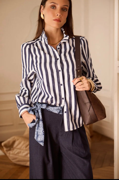 color:navy