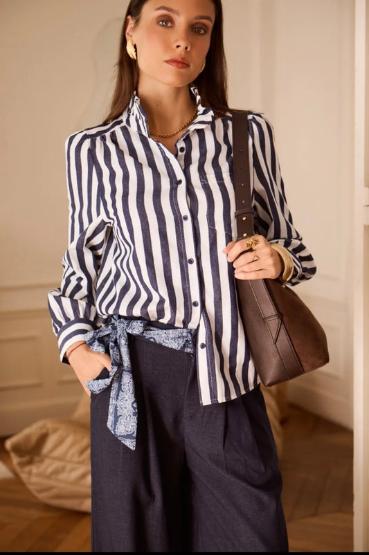 color:navy