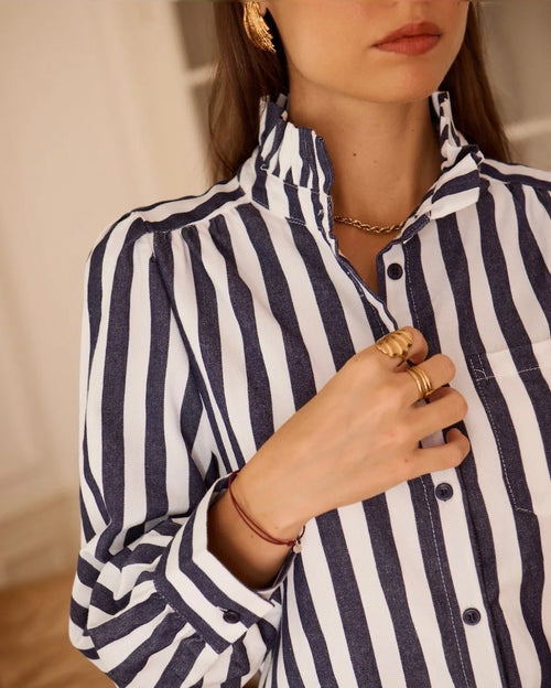 color:navy