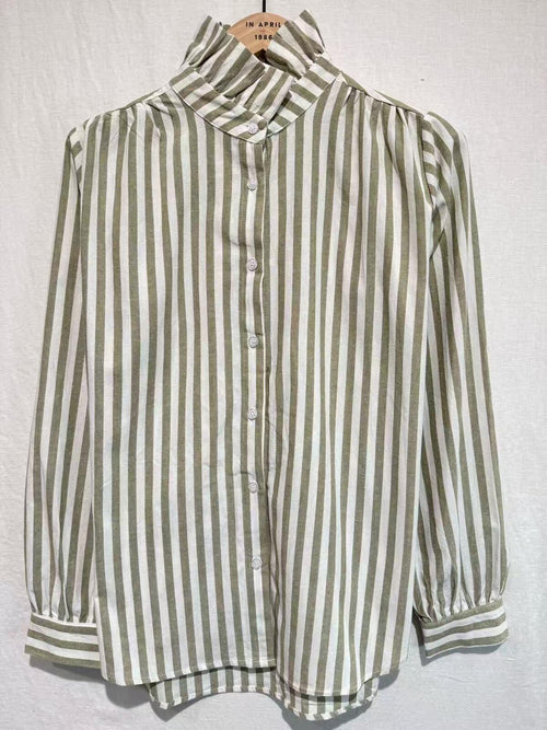 color:khaki