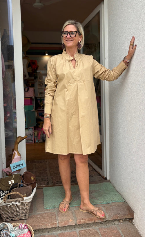 color:beige