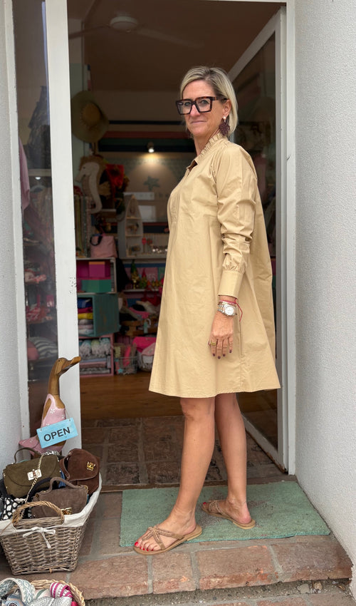 color:beige