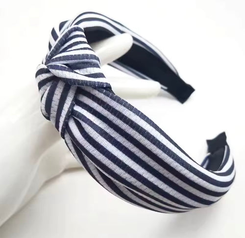 color:navy