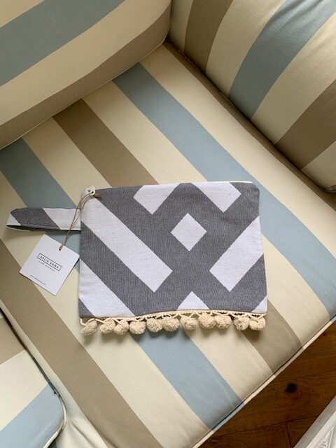 Clutch Benitses Pom Pom