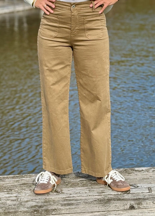 Jeans "Coffee" mit aufgesetzten Taschen