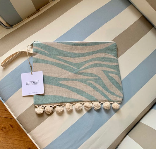 Clutch Mathraki Pom Pom