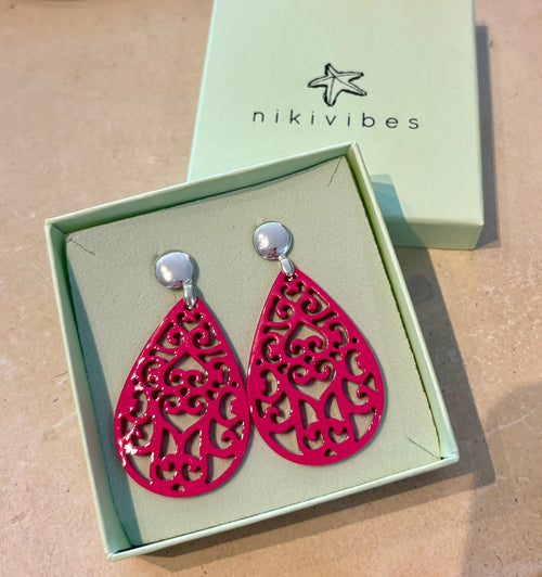 color:pink