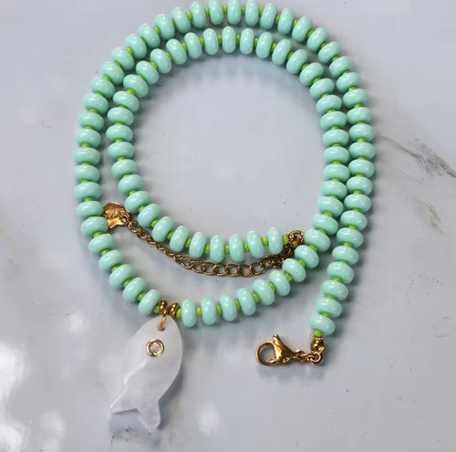 color:aqua