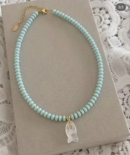 color:aqua