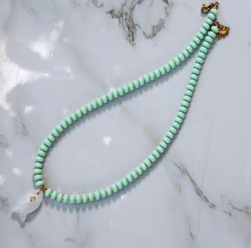 color:aqua