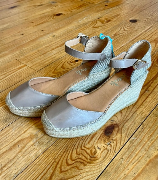 Wedges Medium Glattleder taupe