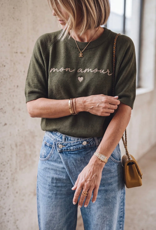 color:khaki