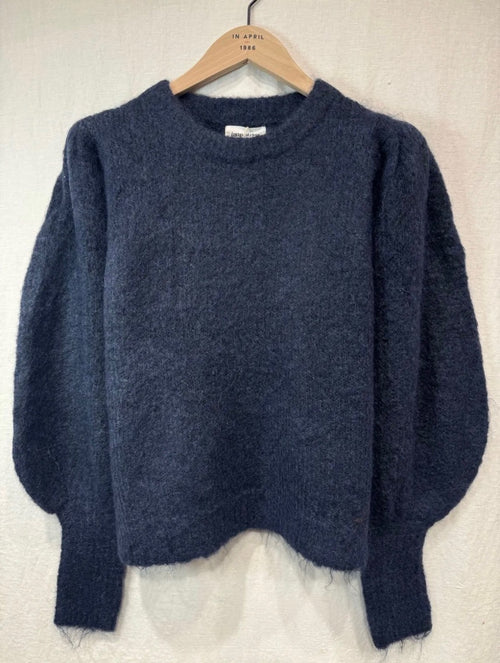 color:navy