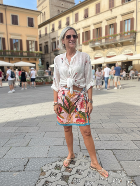 Have One Set Pareo short "Parrot" and Blouse in white/Parrots