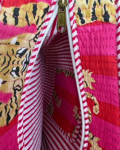 color:pink