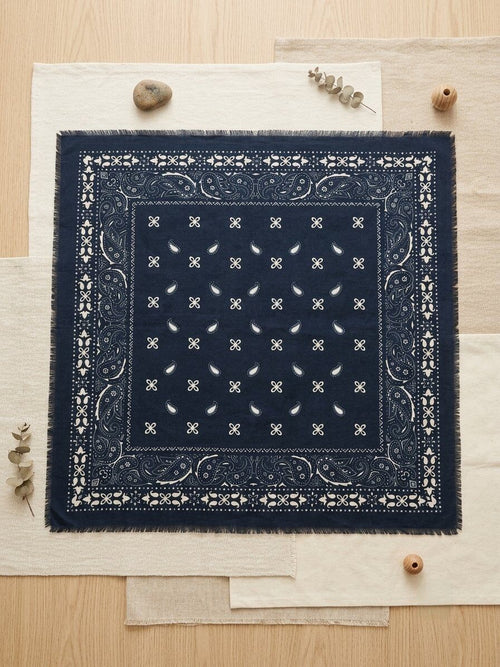 color:navy