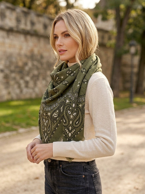 color:khaki