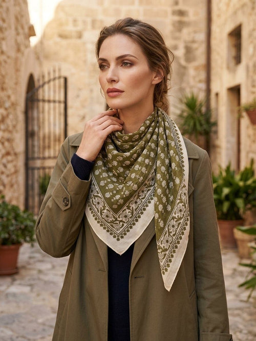 color:khaki