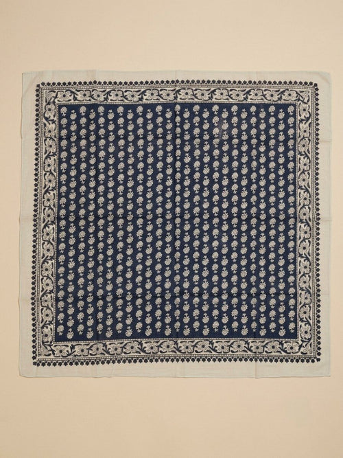 color:navy